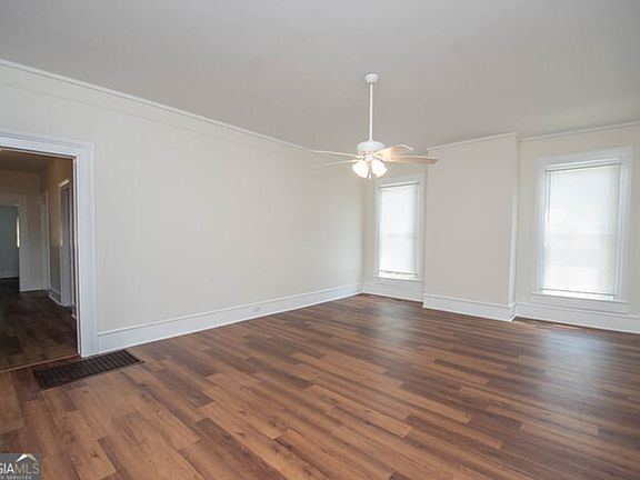 3rd image of 31 Saint Clair St