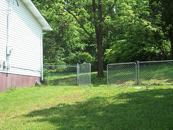 5th image of 964 Woods Hollow Dr