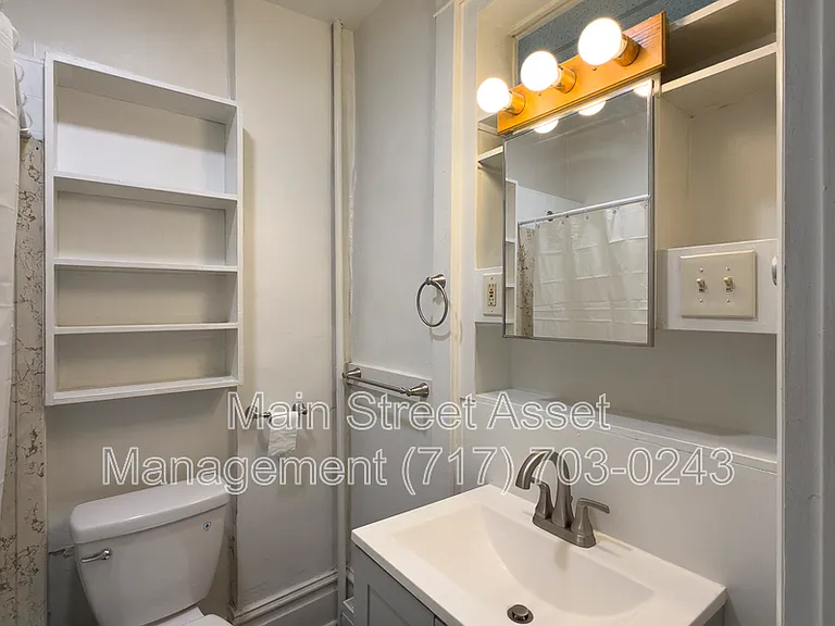 2108 Walnut St #1 — Photo 7