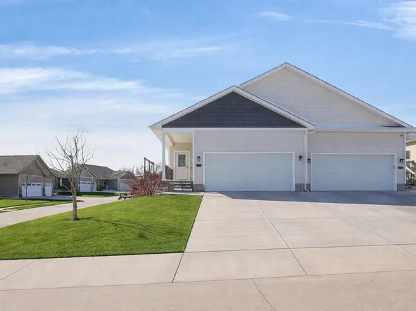 711 Dogwood Ln, Norwalk, IA 50211
