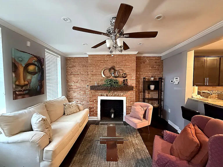 881 W Lombard St — Photo 1