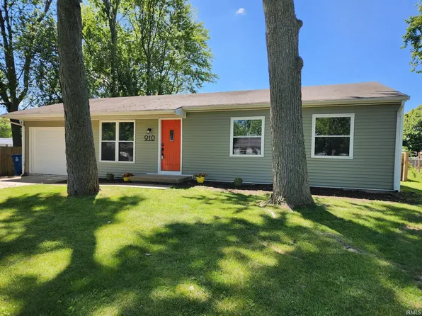 910 E North East St, Gas City, IN 46933