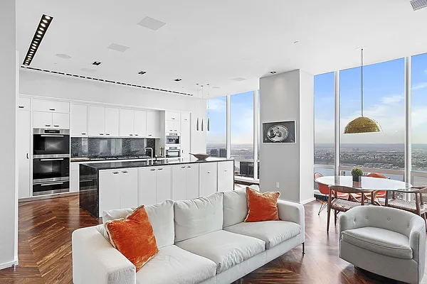 Sold by Compass | media 7