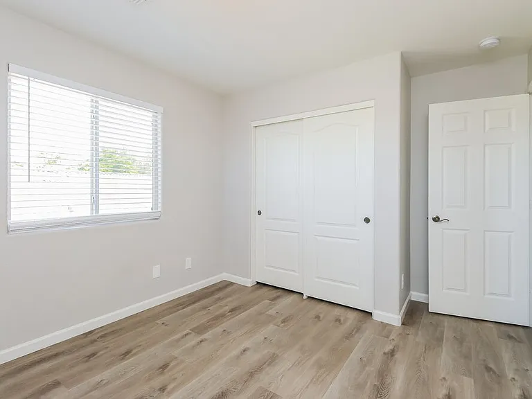 11559 W Buchanan St — Photo 10