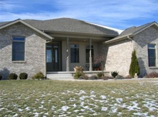 906 N Bernie Ct, Chesterton, IN 46304