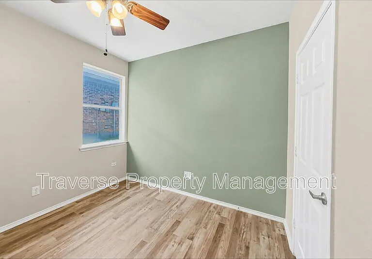 10001 Blue Bell Dr — Photo 20