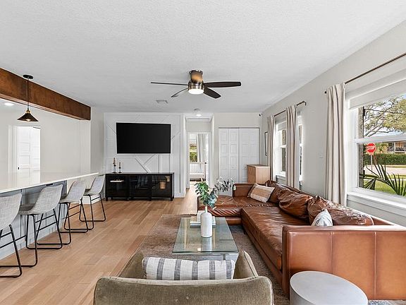 3rd image of 3320 W Ballast Point Blvd