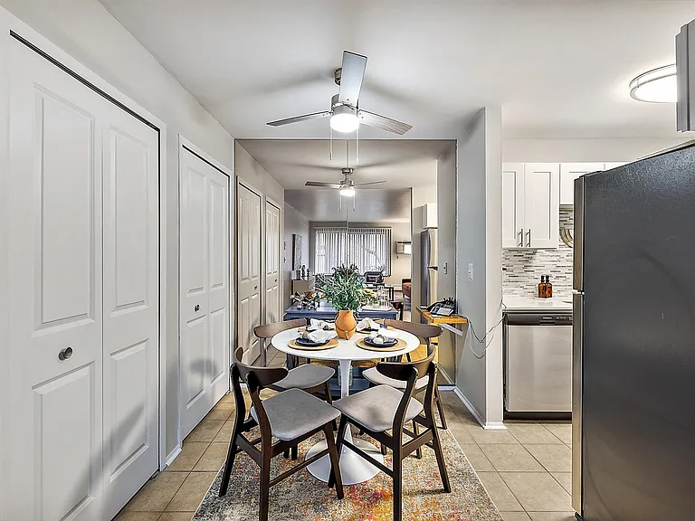 Town & Country Apartments - Wixom, MI — Photo 9