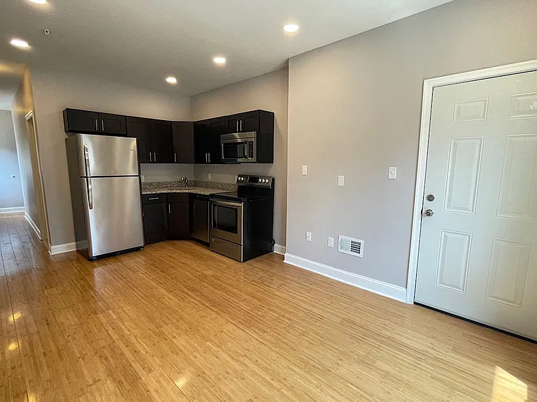 4111 Ludlow St — Photo 3