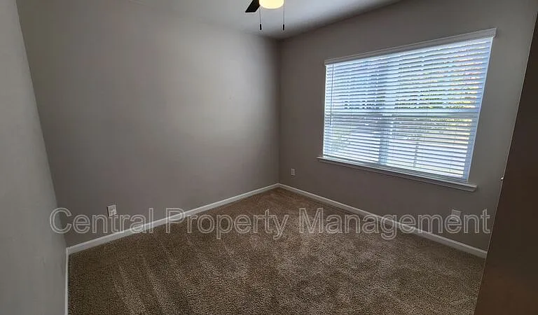 731 Liberty Walk Ln — Photo 4