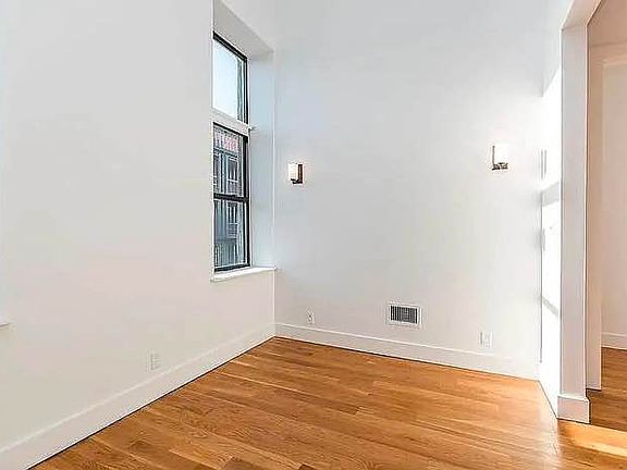 4th image of 949 Willoughby Ave APT 113