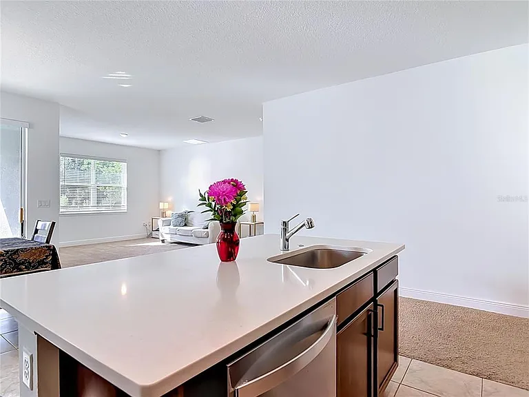 792 Hyperion Dr — Photo 9