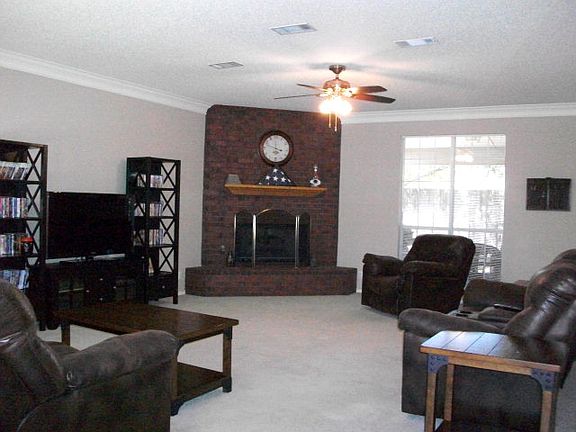 2nd image of 3303 Claremont Dr