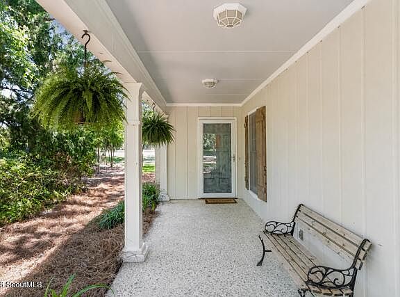 5th image of 1402 S Windward Dr