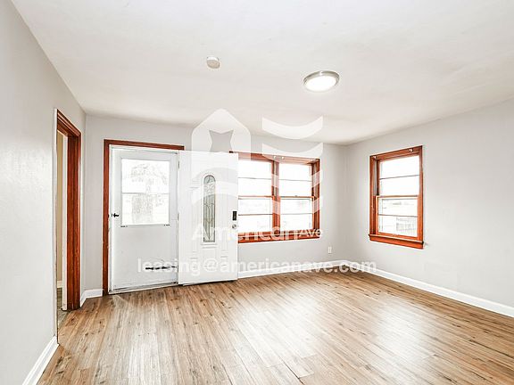 498992_004_living_room_4.jpg