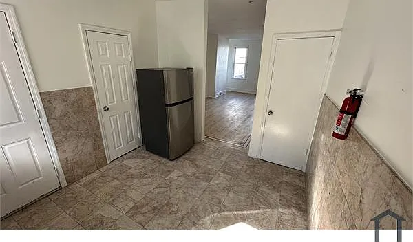 3 bed, 1100 sqft, $2,500 — Photo 3