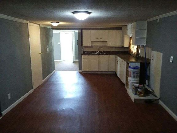 4th image of 2212 Cardinal Ave