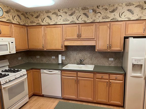 5th image of 770 Pearson St #2-402