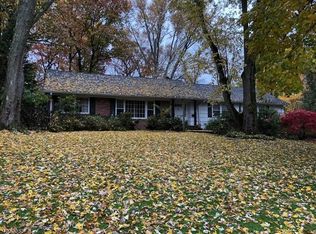 7 Carteret Ct, Allendale, NJ 07401