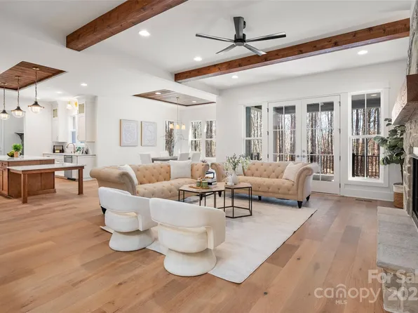 157 Silver Falls Dr, Troutman, NC 28166