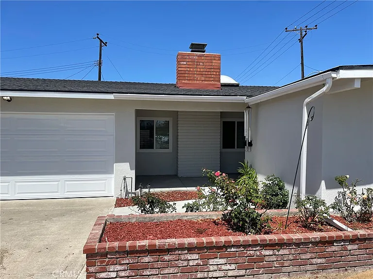 7901 Rhine Dr — Photo 1