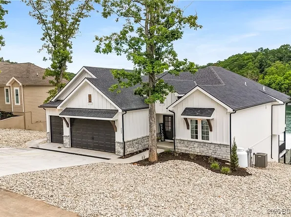 117 Hollow Oak Ct, Sunrise Beach, MO 65079