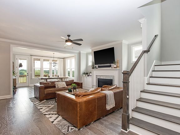 5th image of 2042 McAvoy Dr
