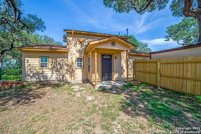 3 bed, 2.5 bath, 2000 sqft, $1,900 — Photo 3