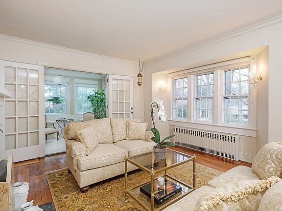 4th image of 22 Seely Pl
