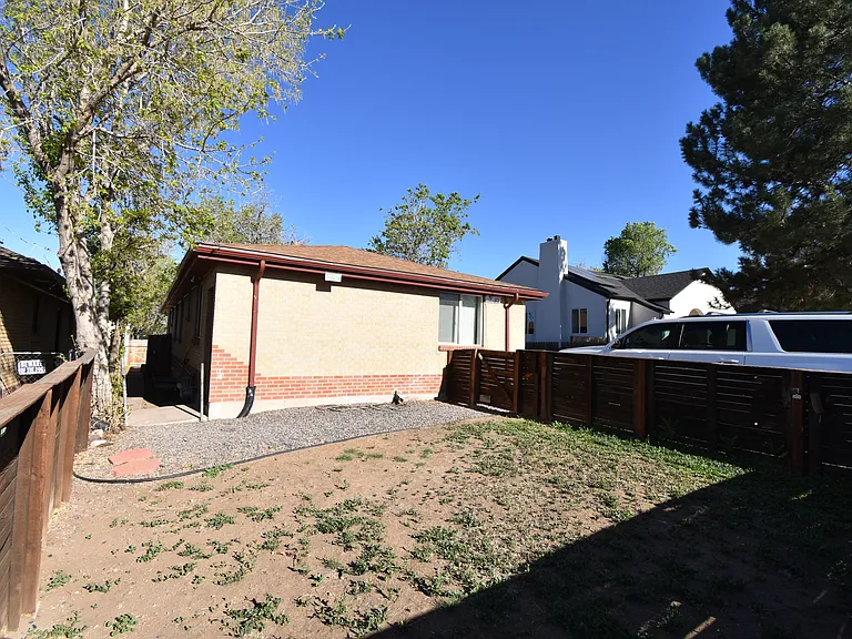 370 S Bryant St #A — Photo 15