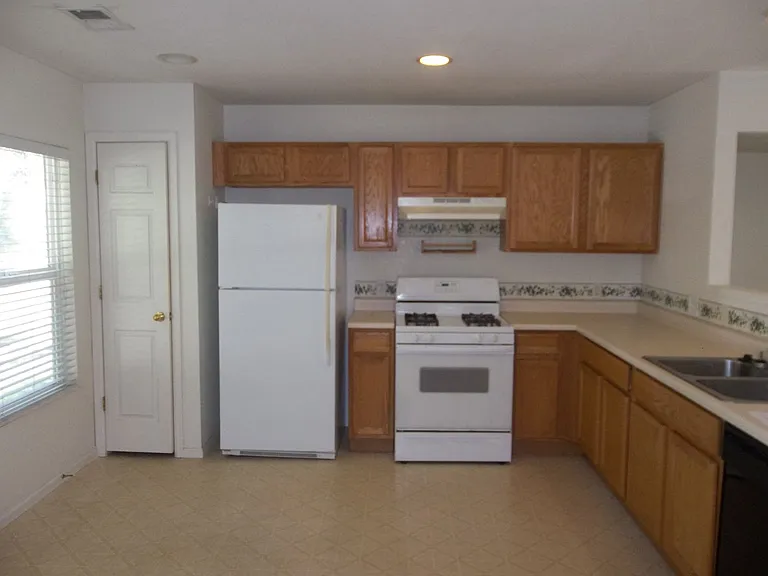 3414 Warren Farm Dr — Photo 5