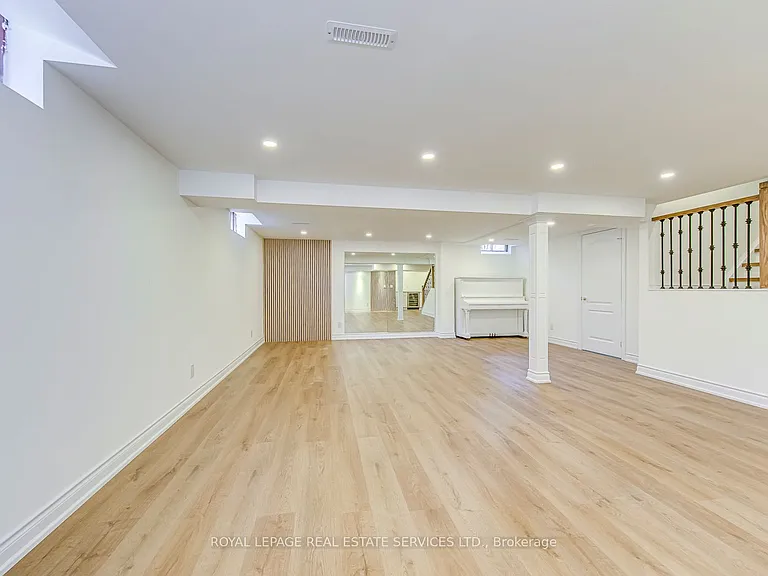 1463 Albion Ave — Photo 40
