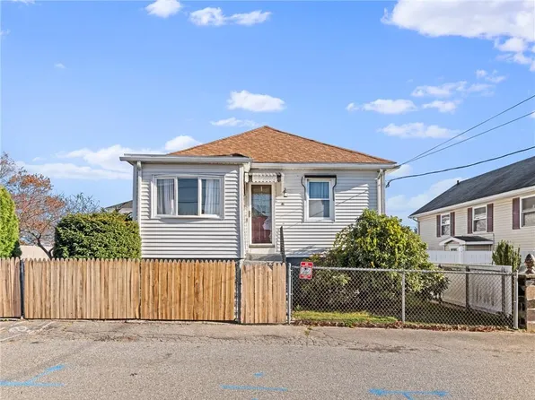 41 Martello St, East Providence, RI 02914