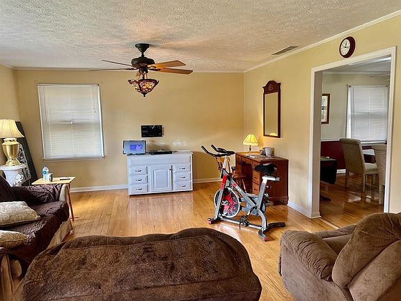 2nd image of 230 Hillcrest Cir