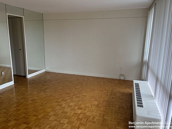 4th image of 59 Longwood Ave #3F