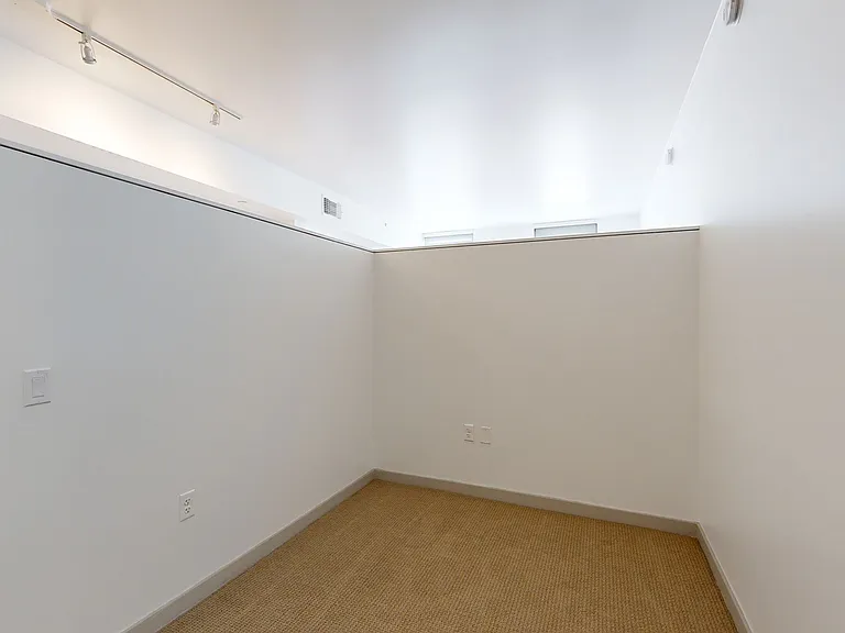 3033 Wilshire — Photo 46