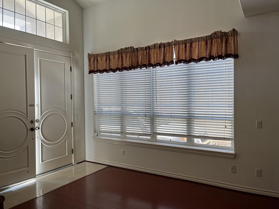 1st image of 814 E Mabel Ave