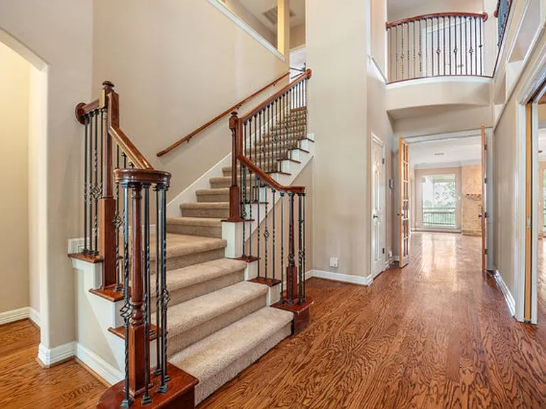 410 Cadence Hl — Photo 2