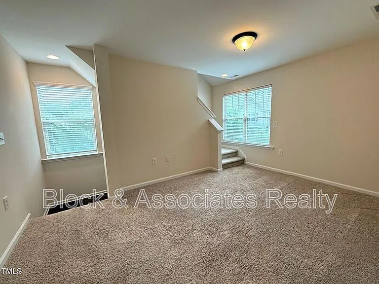 238 Begen St — Photo 13