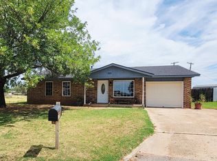 325 Dakota Dr, Pond Creek, OK 73766