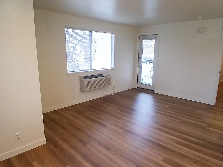Parkhill Apartments — Photo 16