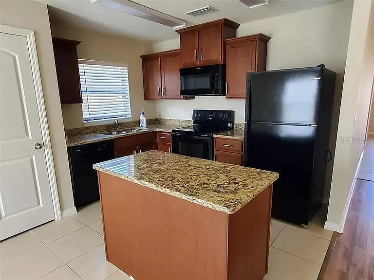 4567 Barbuda Dr — Photo 5