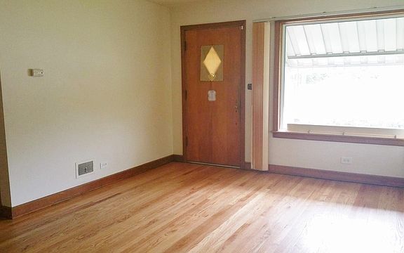 3rd image of 7922 W Oakton St
