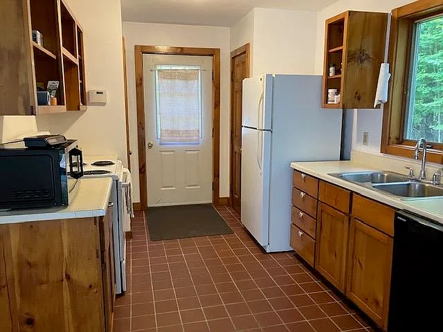 2 bed, 2.0 bath, 1200 sqft, $2,300 — Photo 3