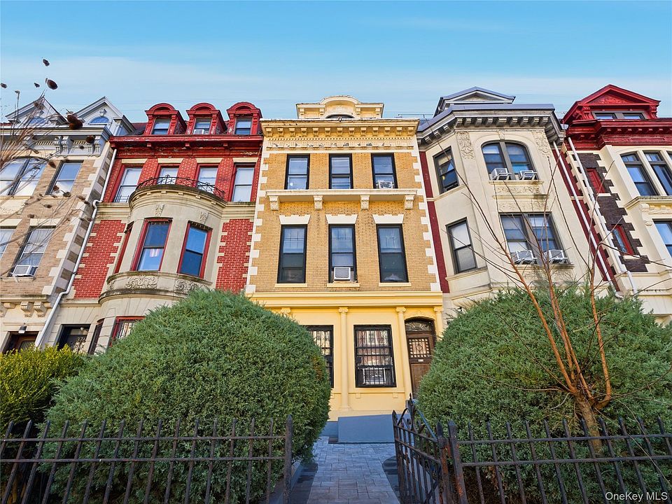 1st image of 372 Parkside Avenue