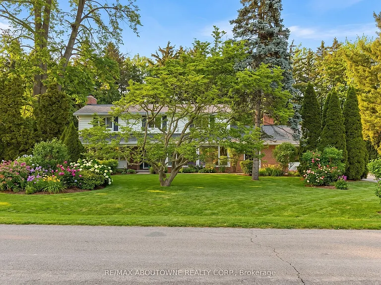145 Wolfdale Ave — Photo 2