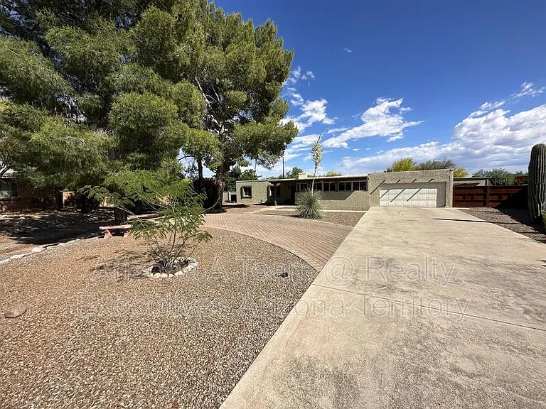 7740 E Manor Pl — Photo 1