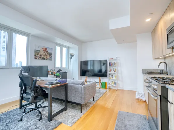 24-16 Queens Plaza South PHD image 3 of 11
