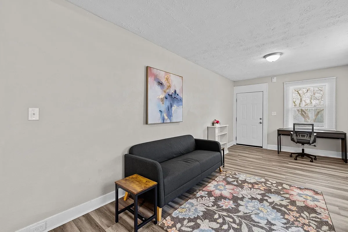 Building Photo - 1045 W 37th St #A