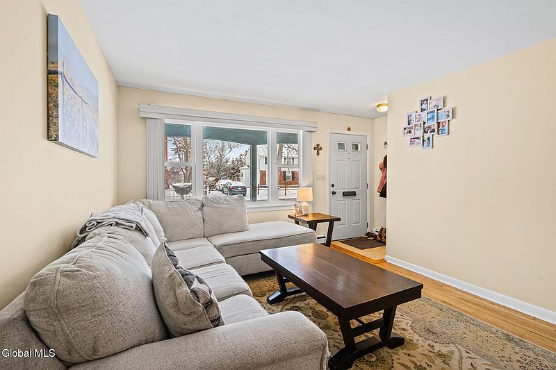 2nd image of 21 Brookman Avenue